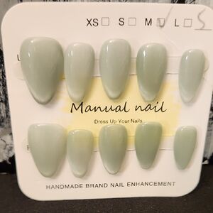 Manual Nail Enhancement Set in Light Green